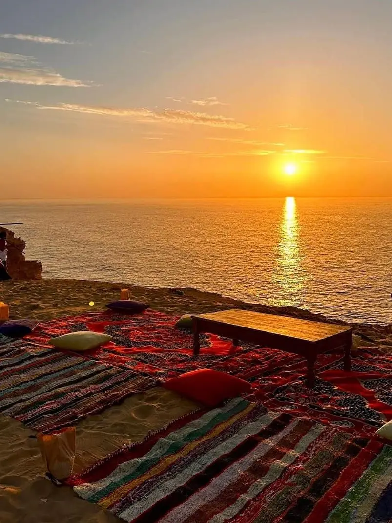 Berber rug sunset picnic on a cliff over the ocean